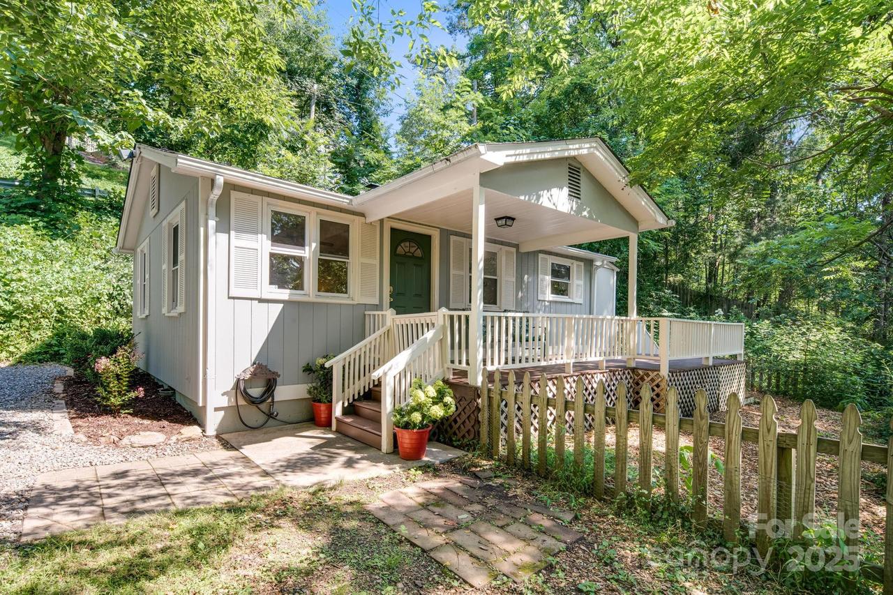292 Beaucatcher Rd., Asheville, NC 28805