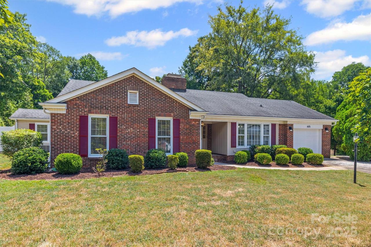 605 Ridgeway Dr., Belmont, NC 28012