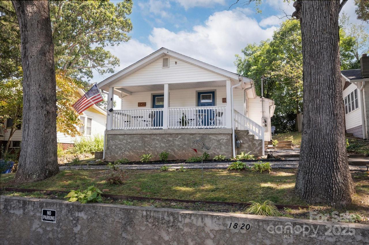 18 Oteen Park Pl., Asheville, NC 28805