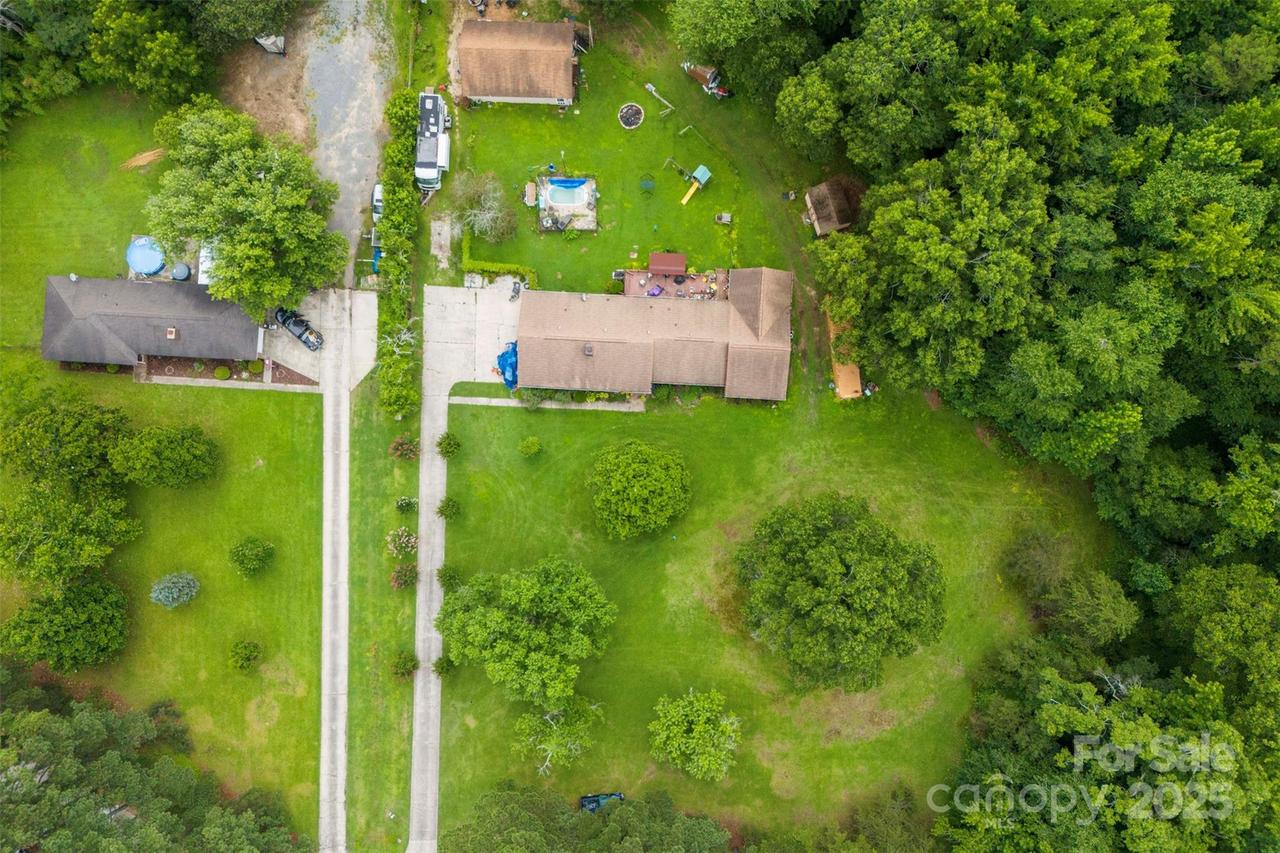 724 Catawba Cir., Matthews, NC 28104