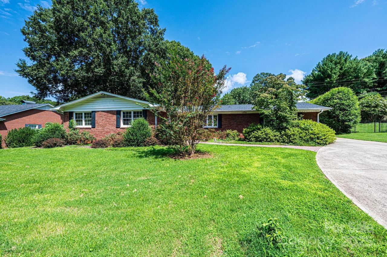 44 32nd Ave., Hickory, NC 28601