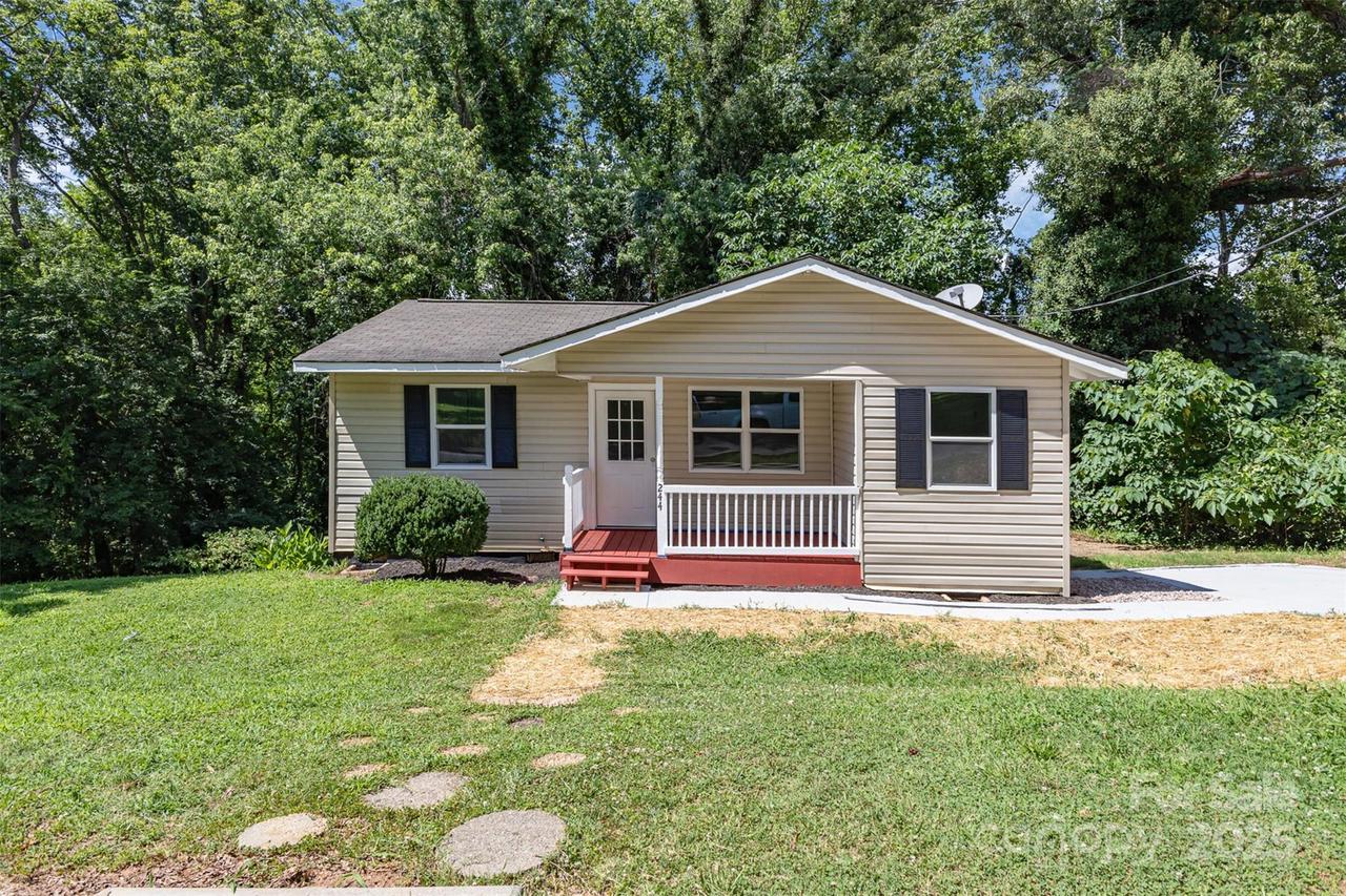 244 6th Ave., Hickory, NC 28602