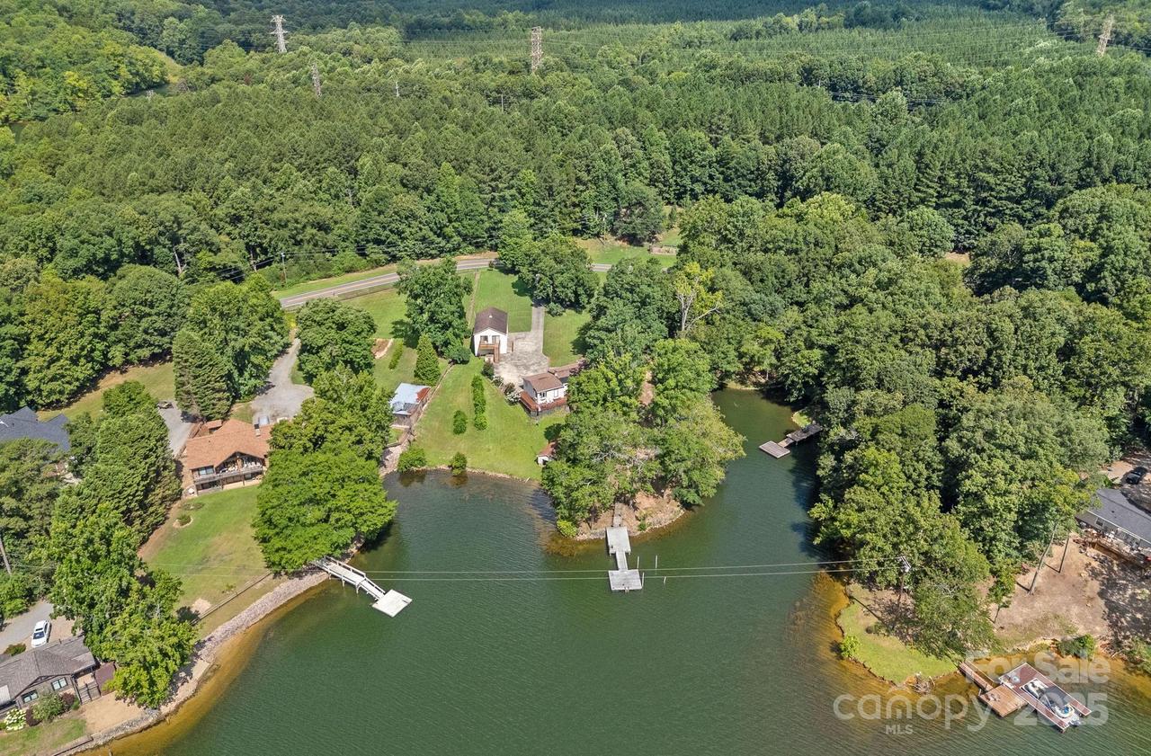 403 Nivens Cove Rd., Mount Holly, NC 28120