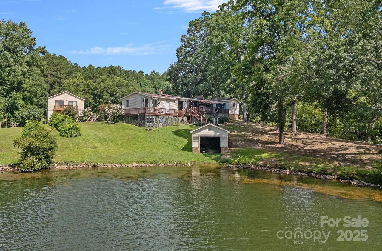403 Nivens Cove Rd., Mount Holly, NC 28120