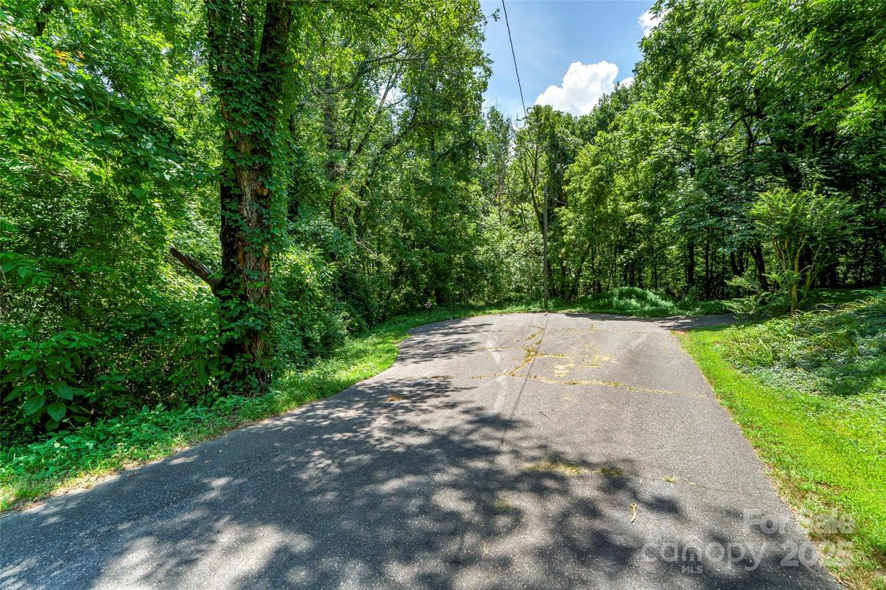 Setzer Dr., Morganton, NC 28655