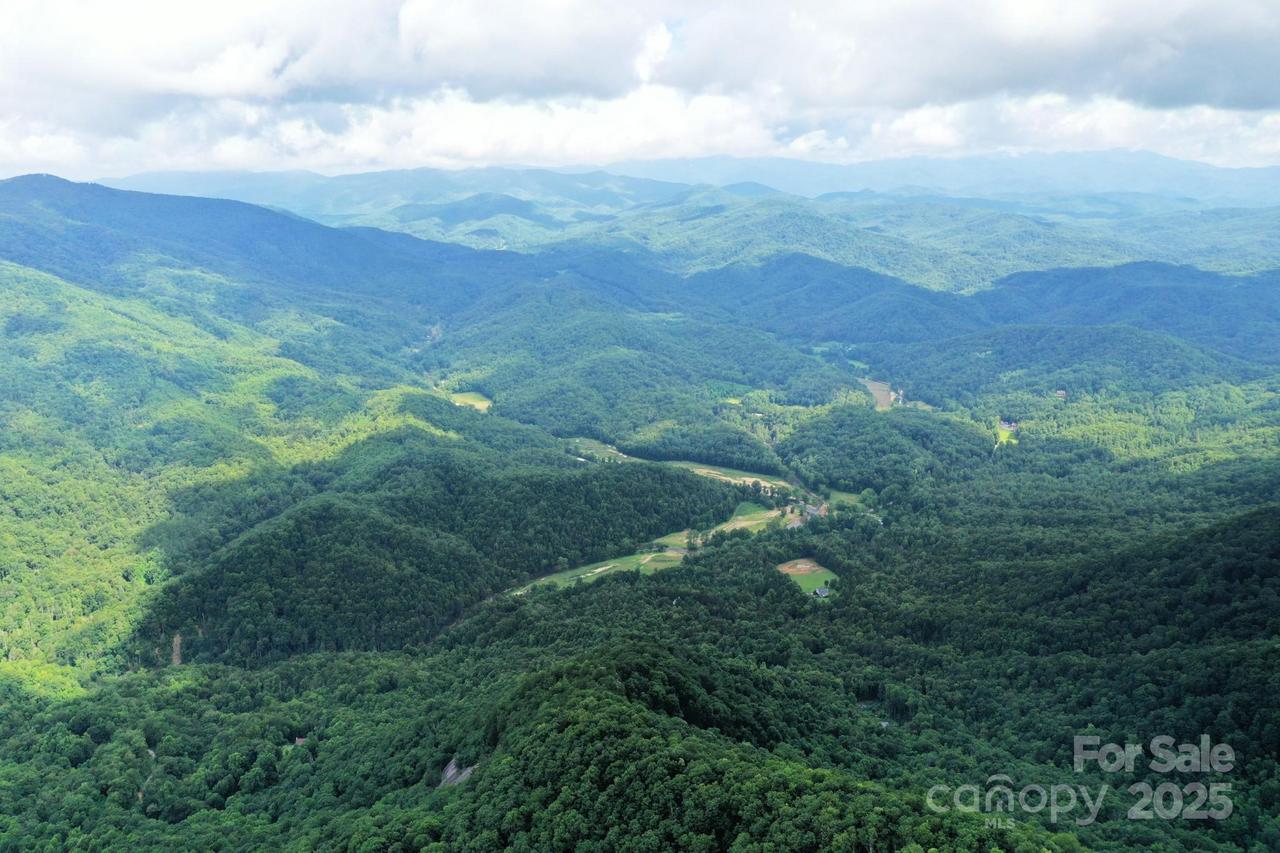 999 Shumont Rd., Black Mountain, NC 28711