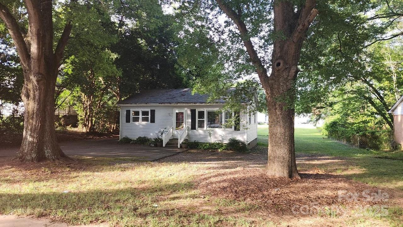 601 E John St., Matthews, NC 28105