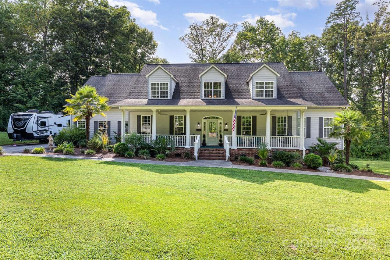 3850 Oakdale Rd., Charlotte, NC 28216