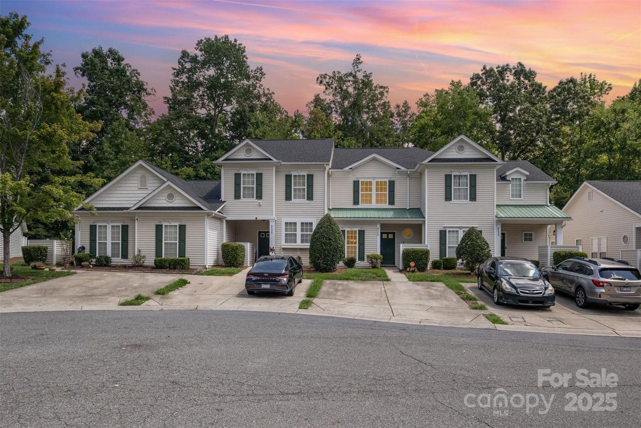 8229 Carob Tree Ln., Charlotte, NC 28215