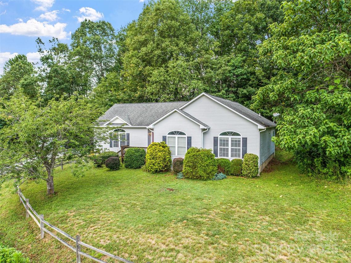 161 Blue Rock Rd., Burnsville, NC 28714