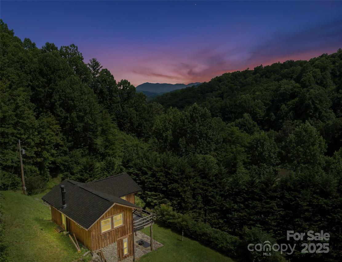1222 Lotties Creek Rd., Burnsville, NC 28714