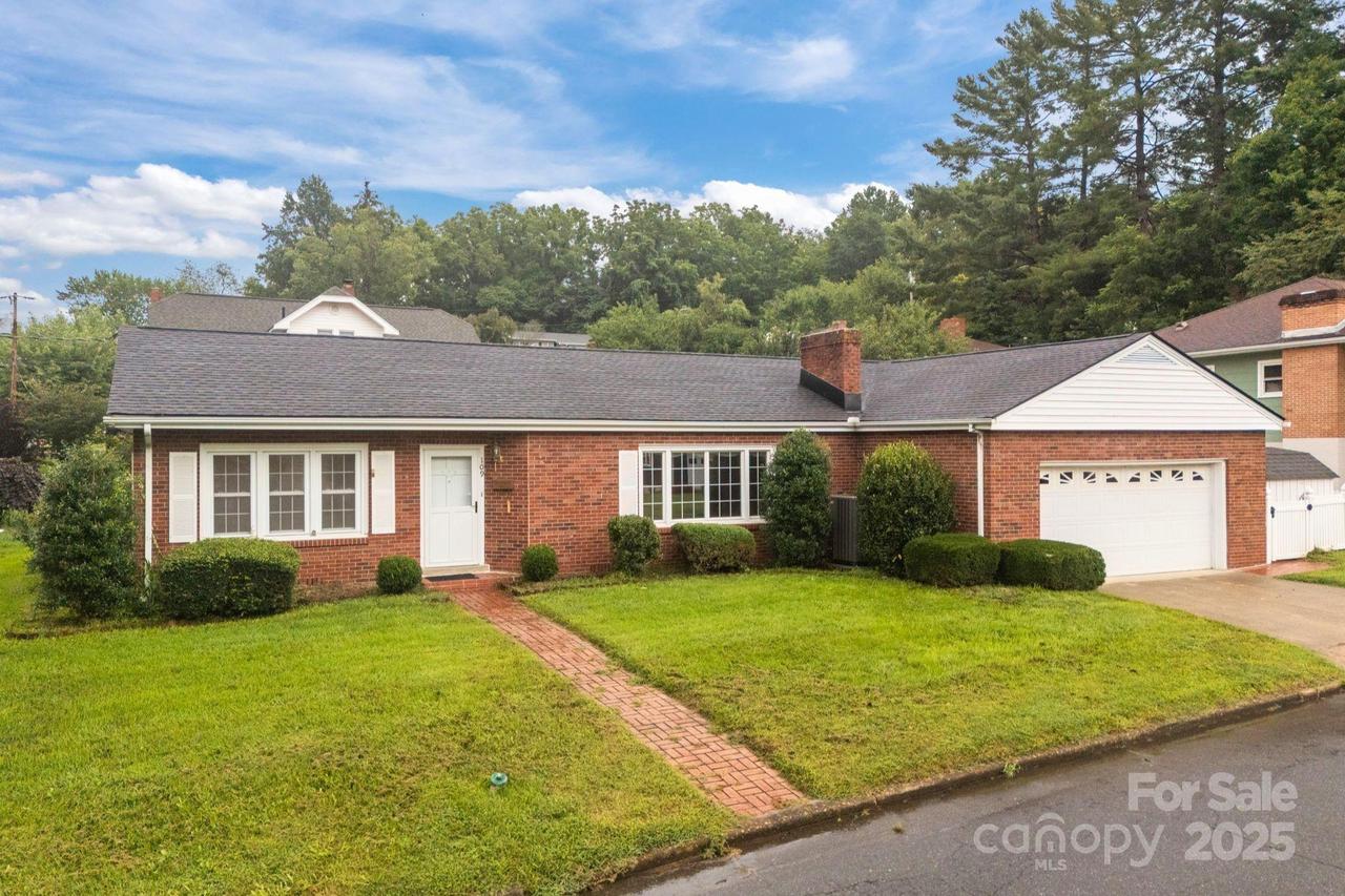 109 Rhoda St., Canton, NC 28716