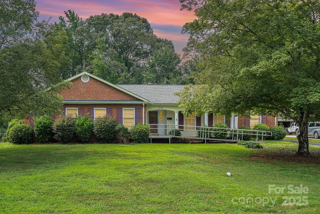 216 Chadmore Dr., Charlotte, NC 28270