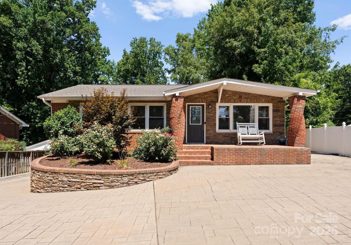 4337 Tipperary Pl., Charlotte, NC 28215
