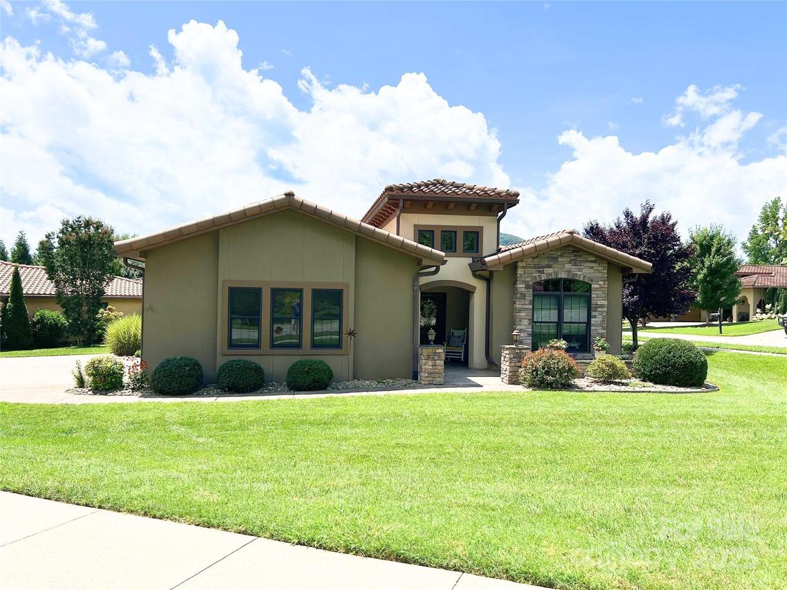 4 Pacifico Dr., Asheville, NC 28806