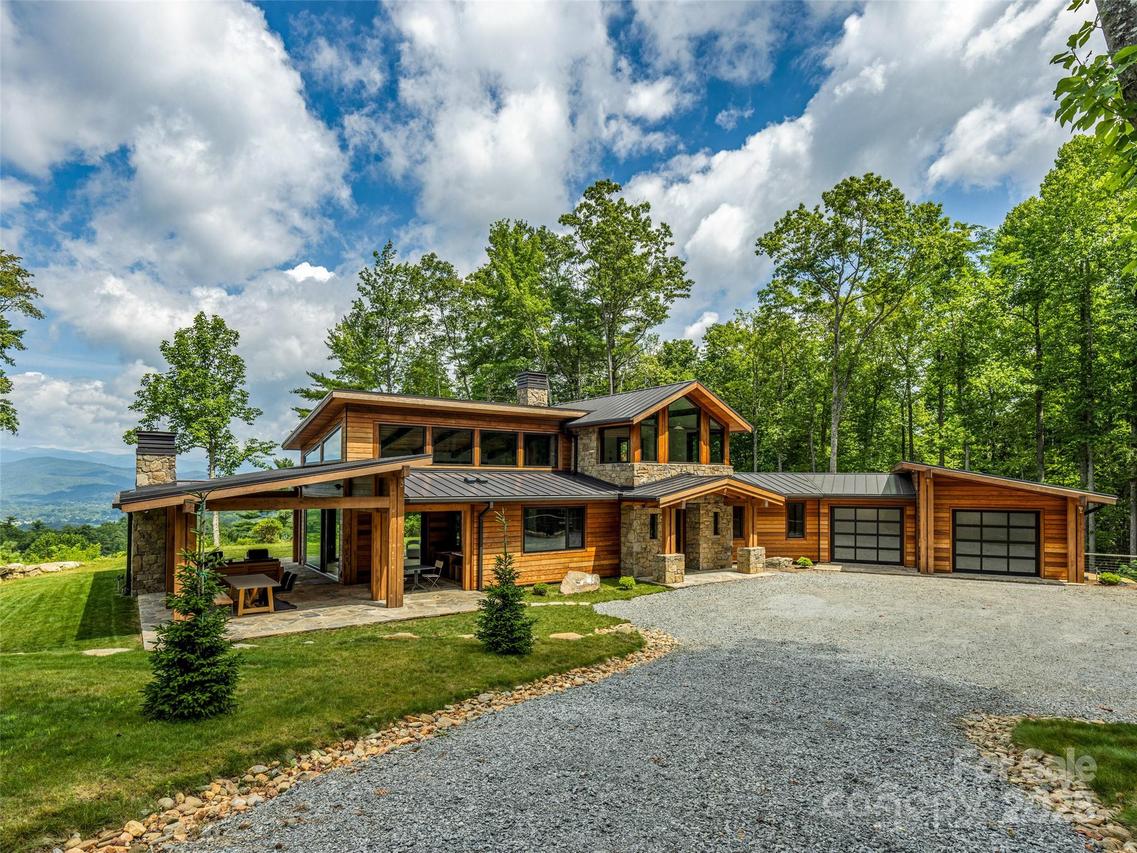 30 Banks Ln., Brevard, NC 28712
