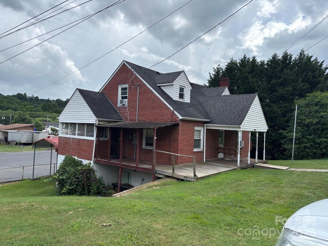 164 N Mitchell Ave., Bakersville, NC 28705