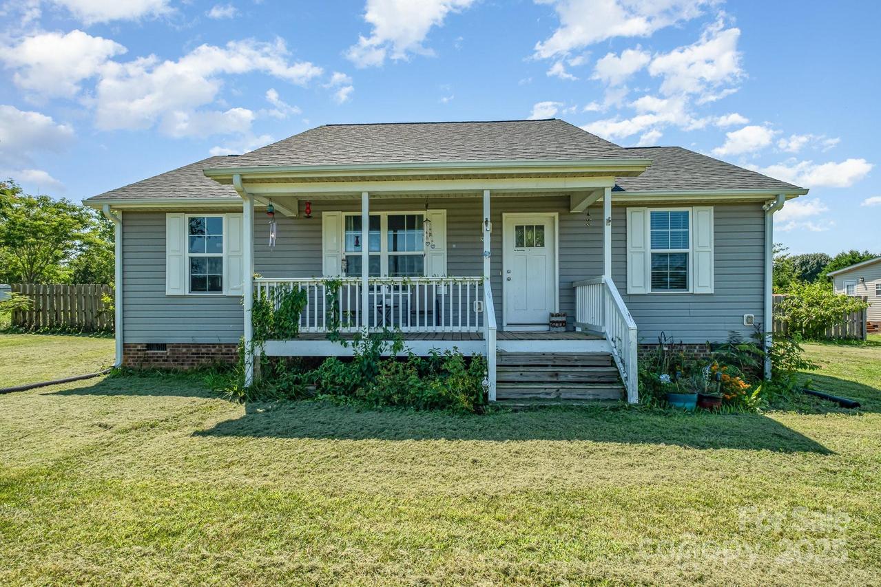 2303 Dillon Dr., Newton, NC 28658