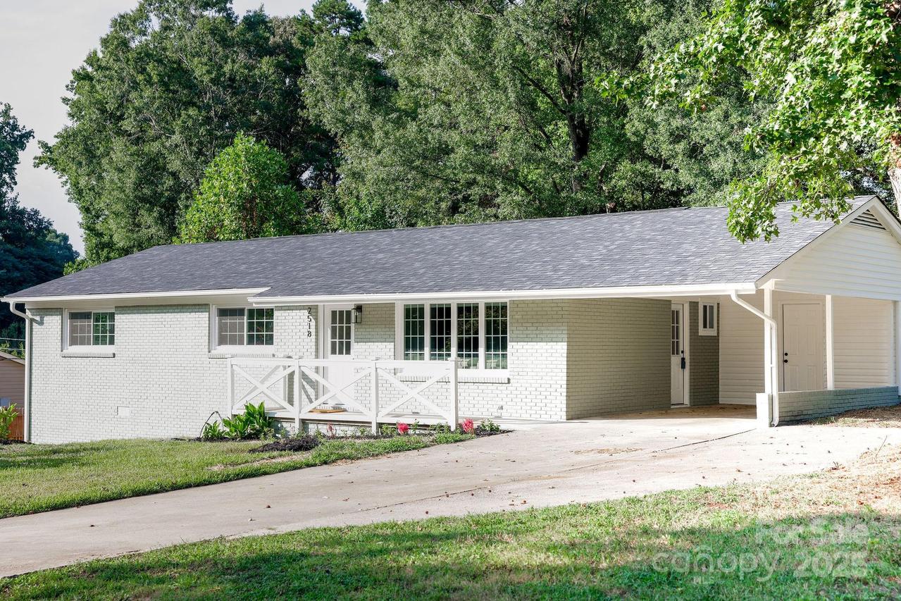 2518 Cove Creek Dr., Gastonia, NC 28056