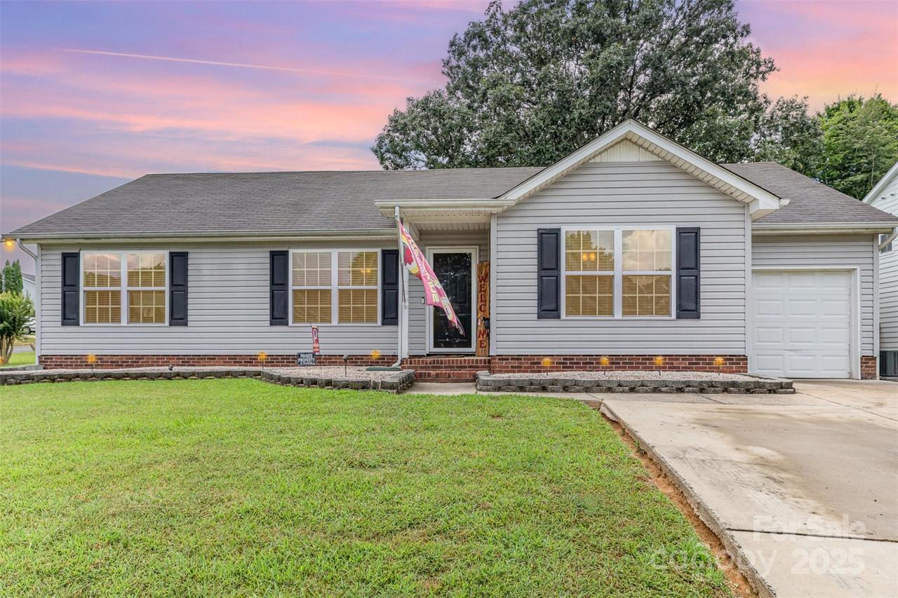 10106 Ashley Farm Dr., Matthews, NC 28105