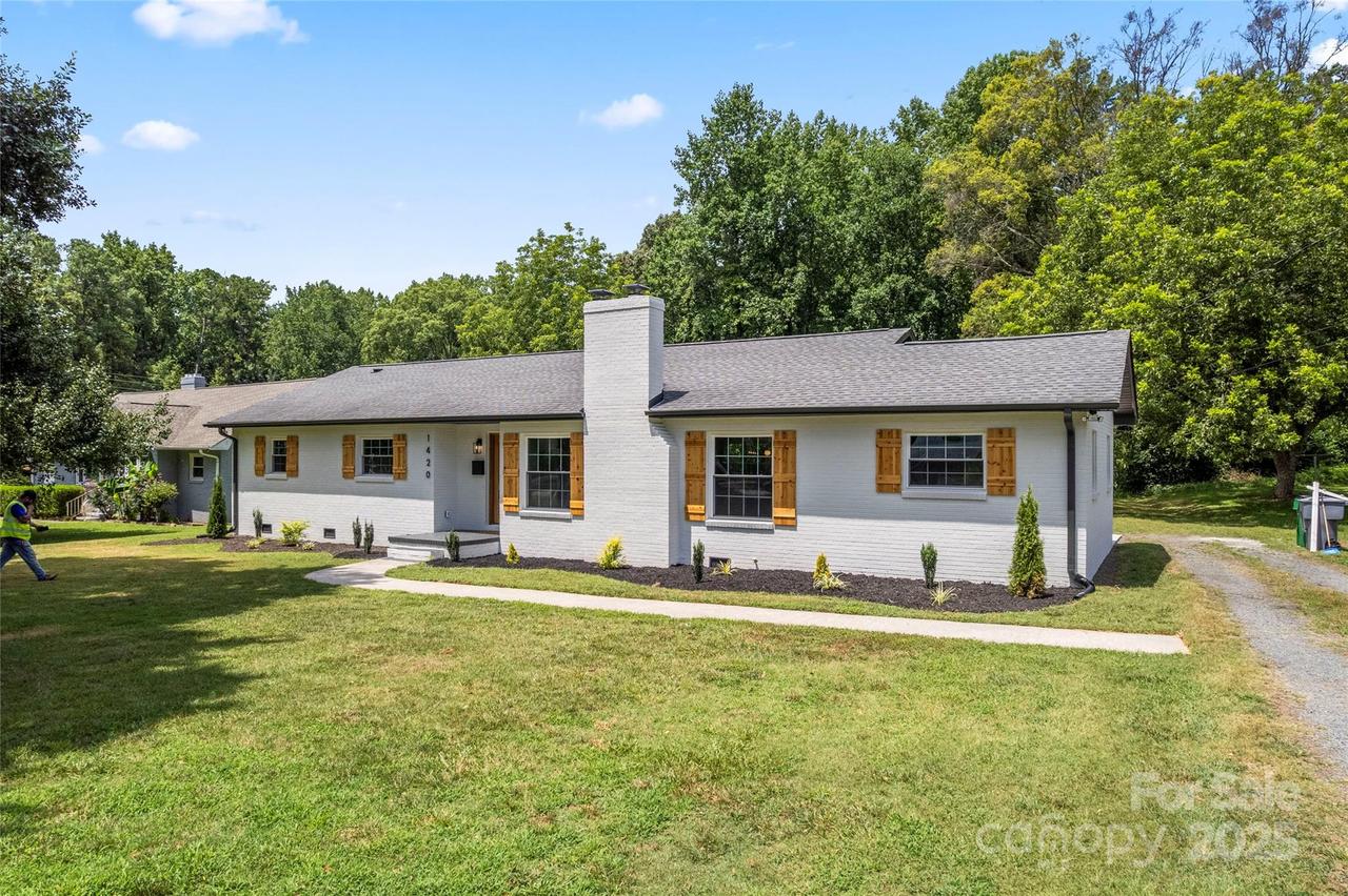 1420 Lakedell Dr., Charlotte, NC 28215