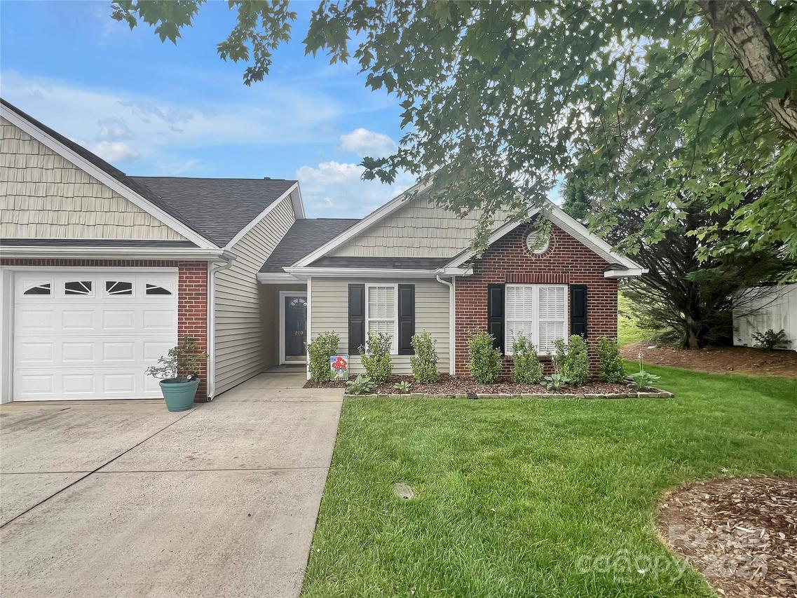 200 Edinburgh Ct., Mount Holly, NC 28120