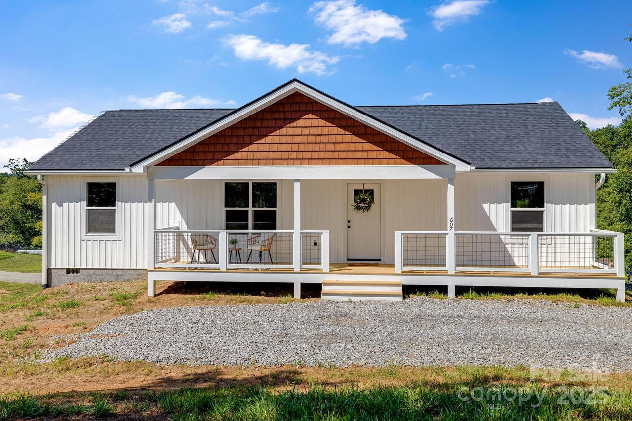 607 Silkwood Dr., Canton, NC 28716