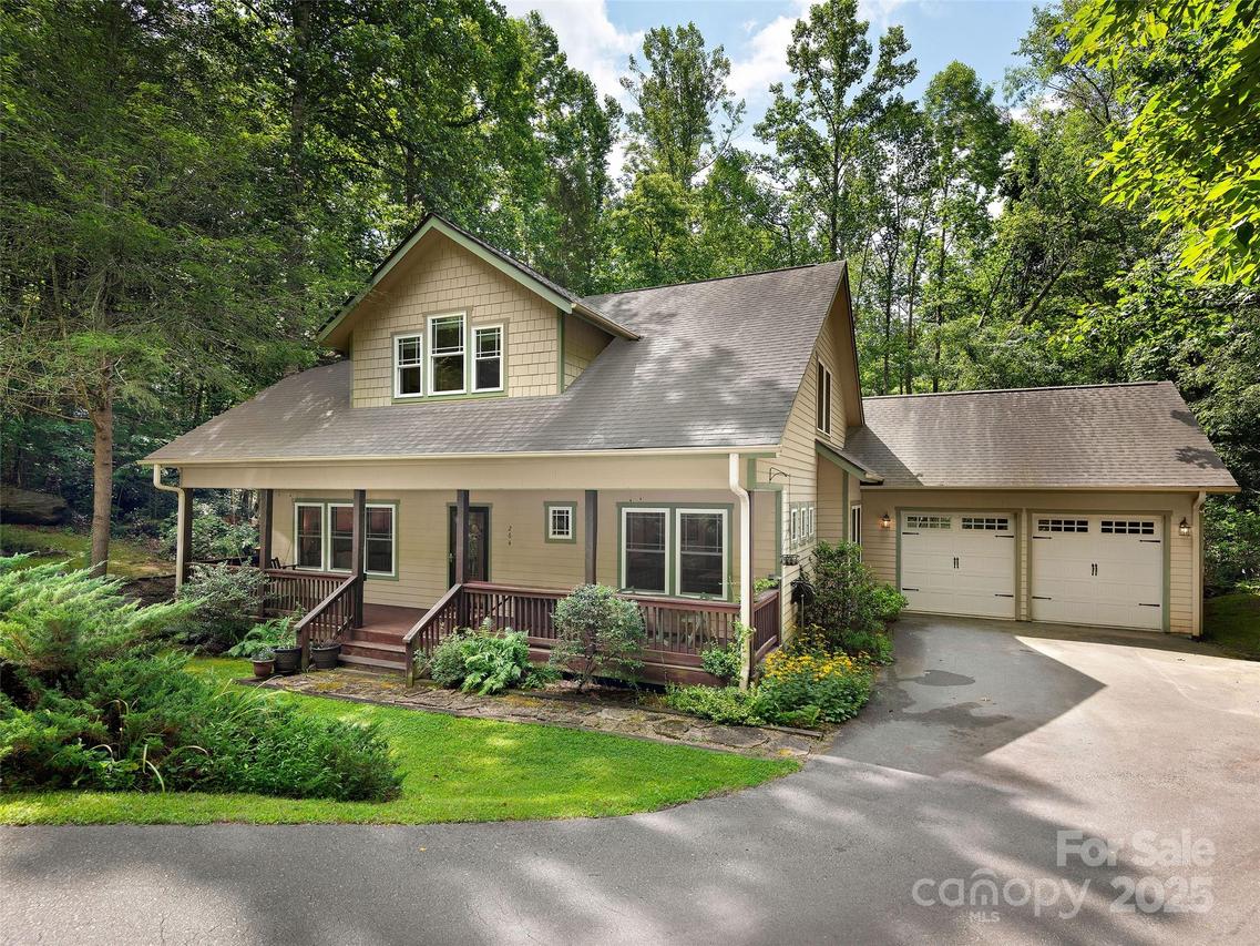 264 Charming Ln., Hendersonville, NC 28792