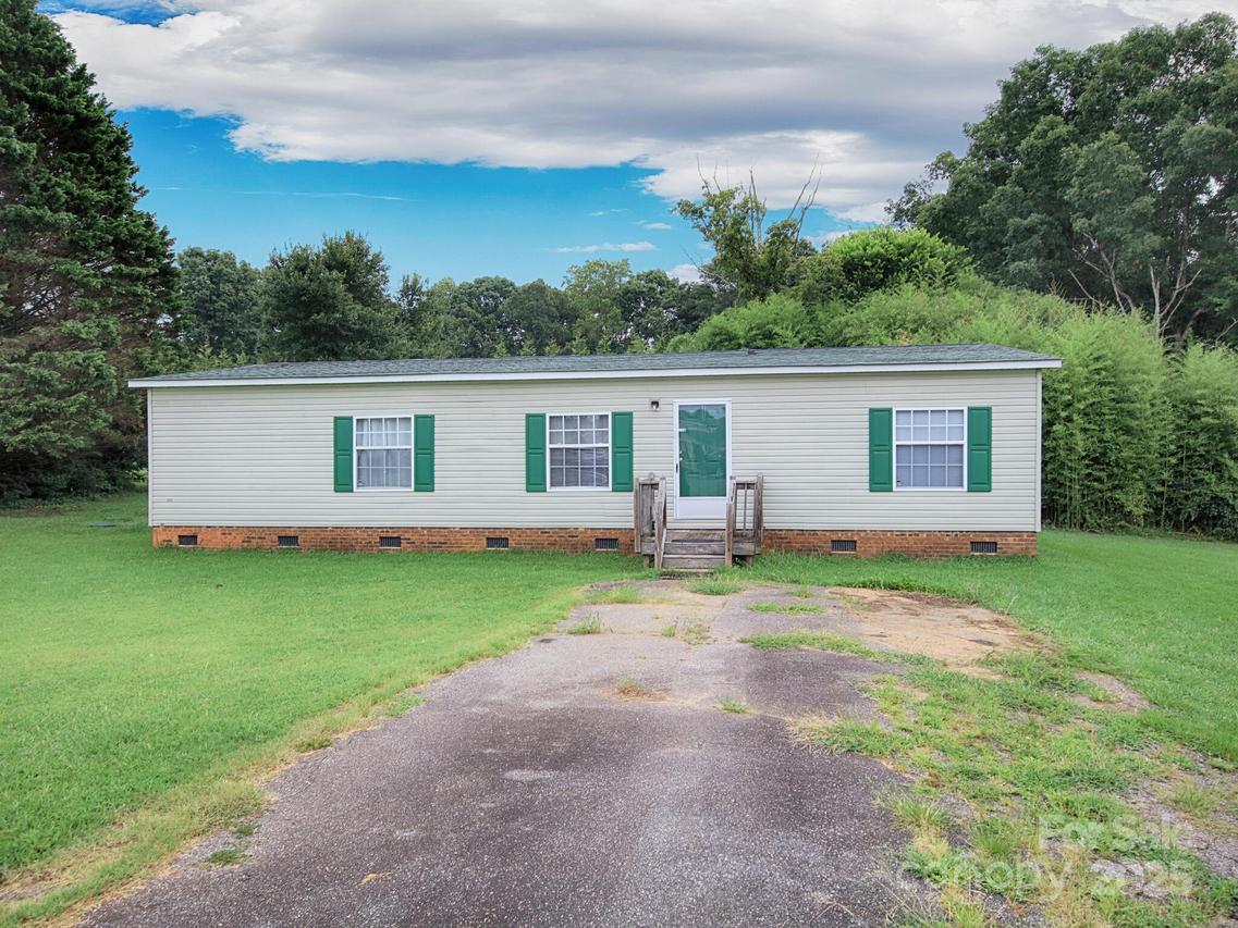 1858 Cody Ct., Newton, NC 28658