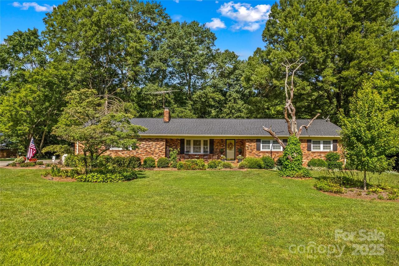 270 Lewis Ferry Rd., Statesville, NC 28625