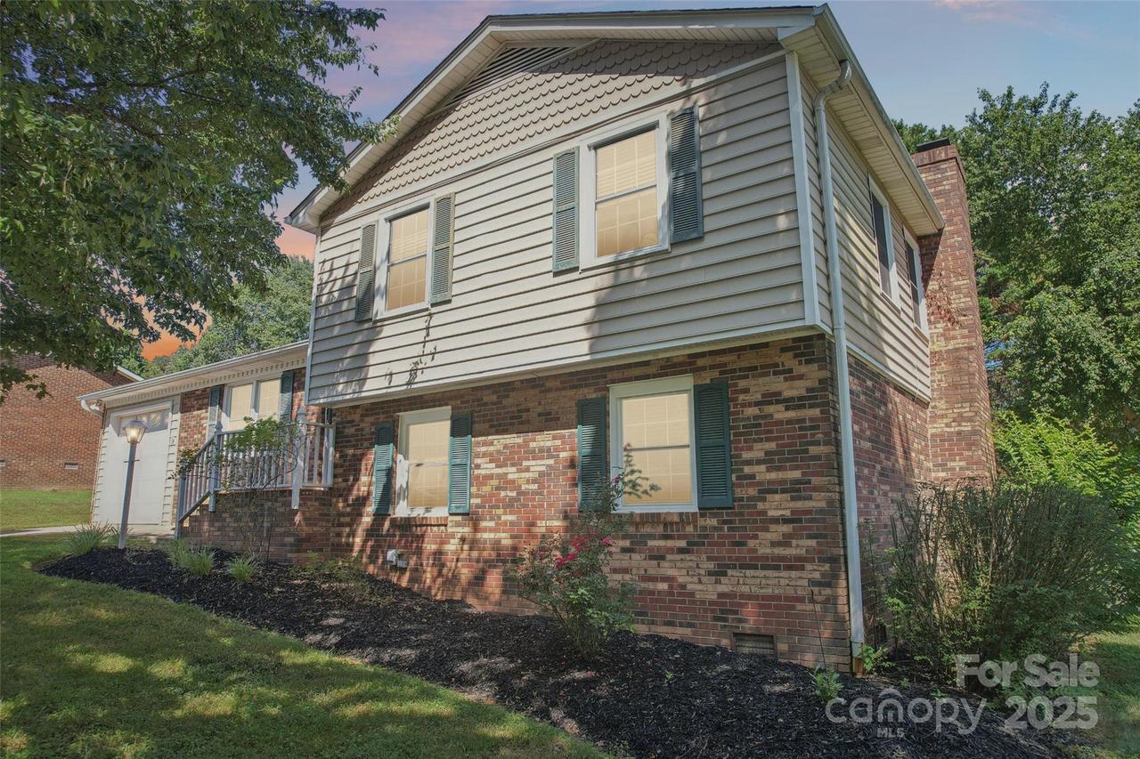 1202 Candlewood Dr., Gastonia, NC 28052