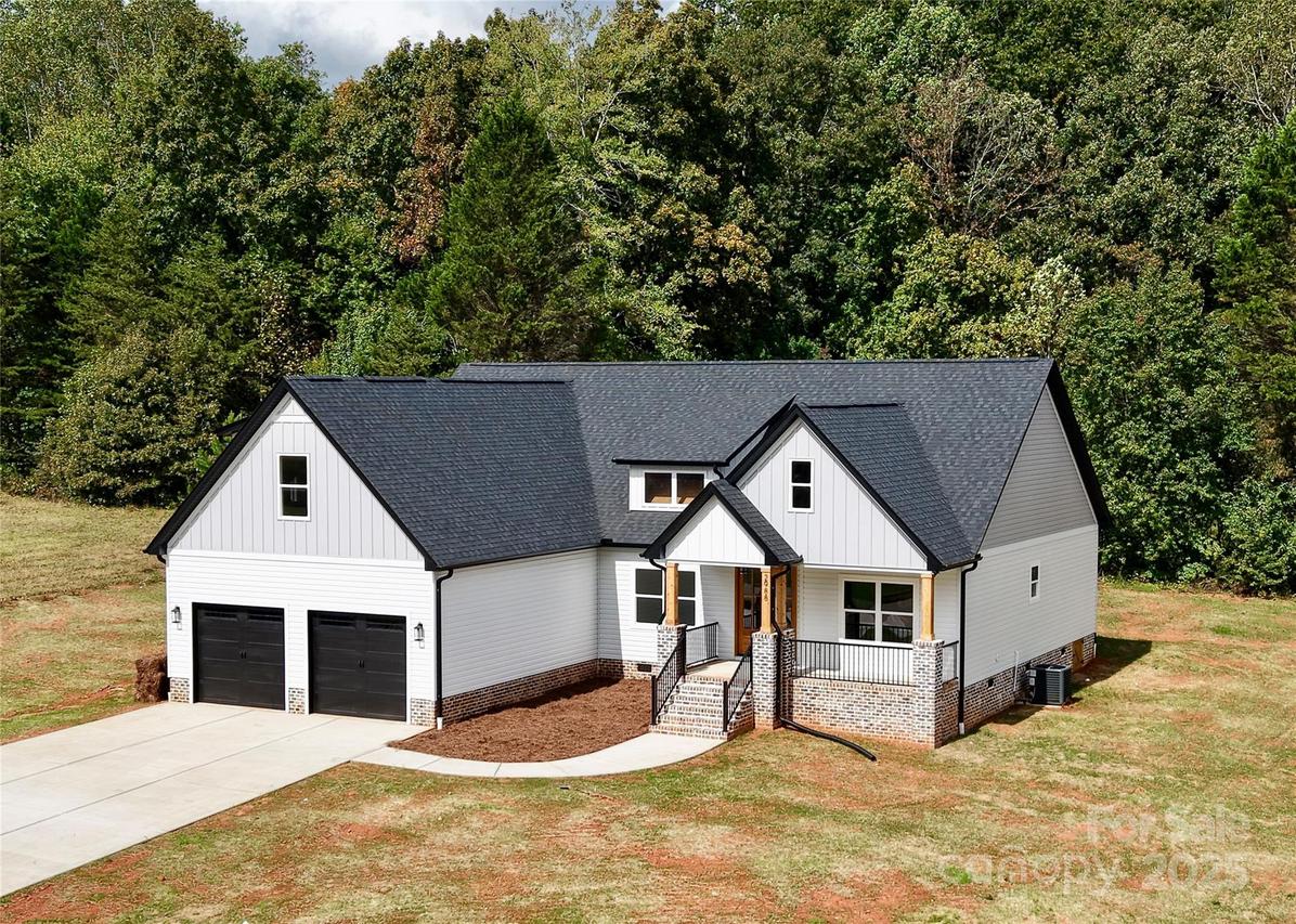 2988 Quail Dr., Newton, NC 28658
