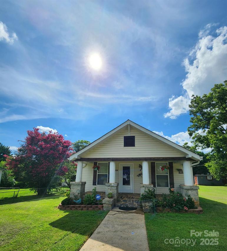 1208 North Davis Ave., Newton, NC 28658