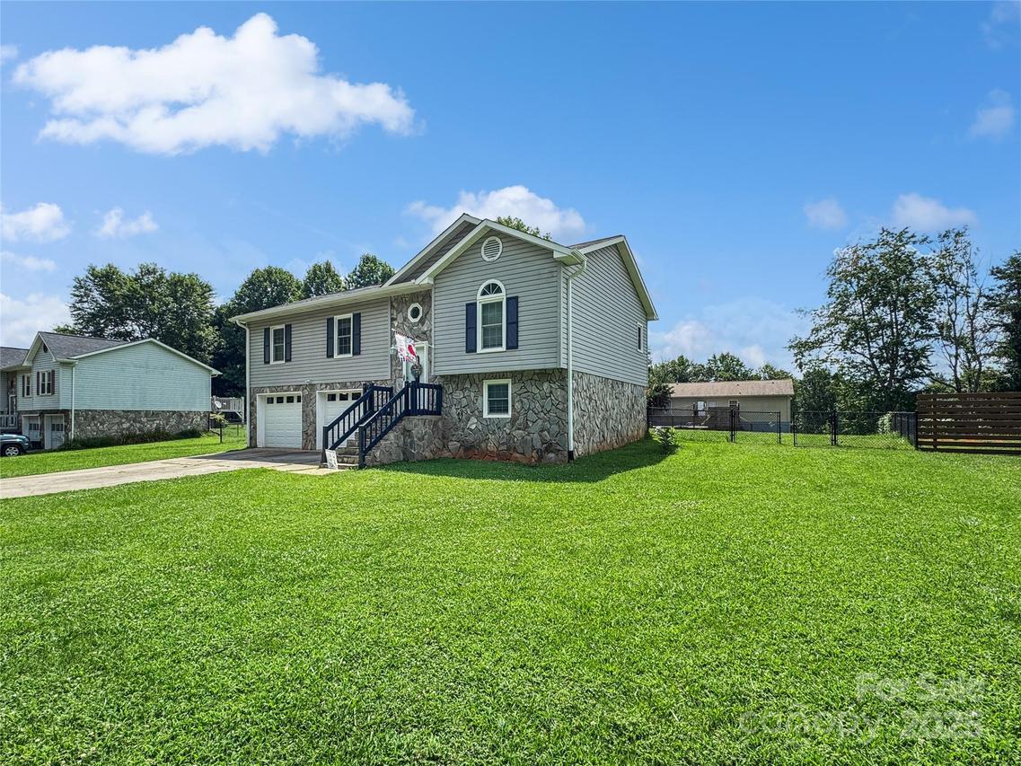 1443 Baton School Rd., Granite Falls, NC 28630