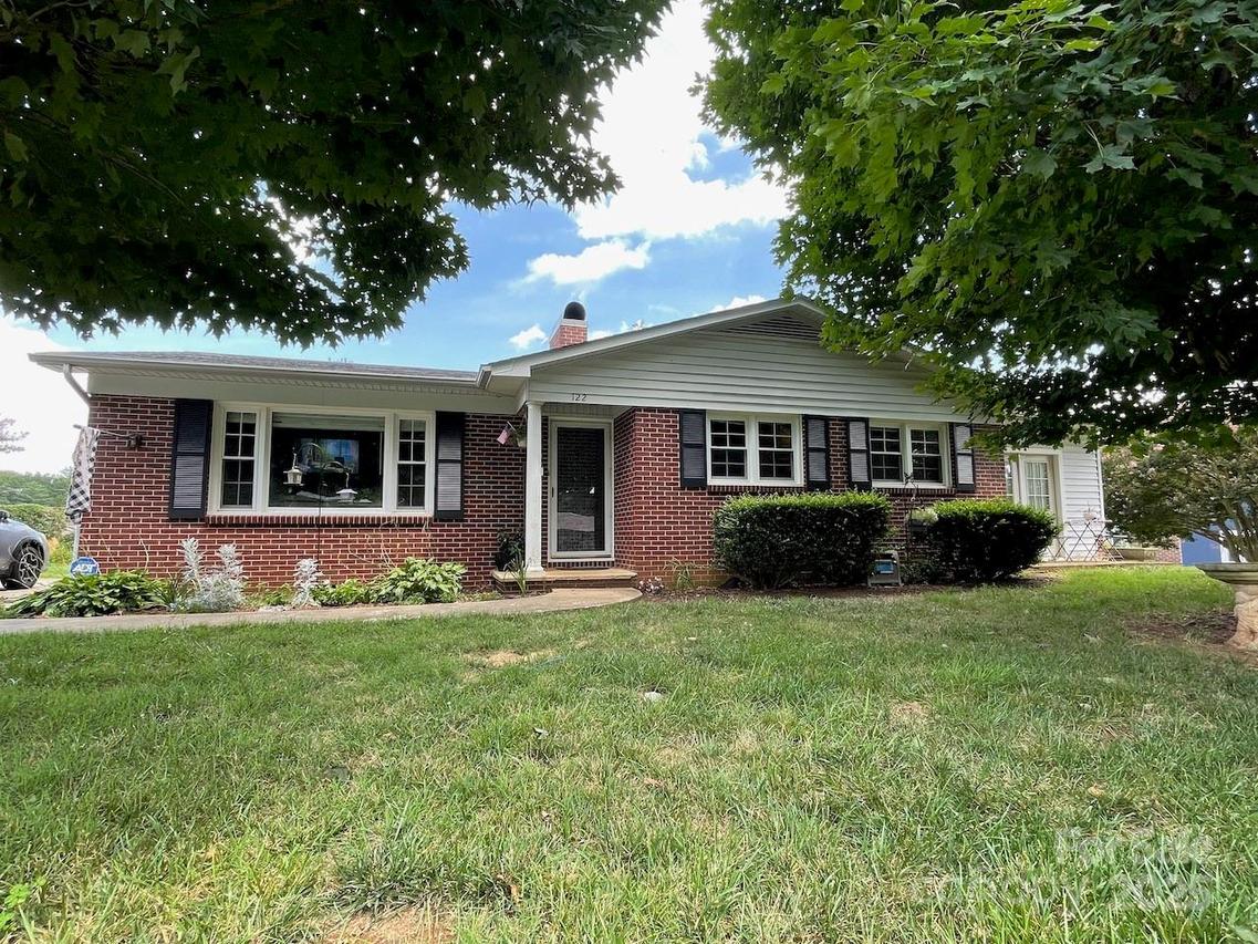 122 Eastview St., Hudson, NC 28638
