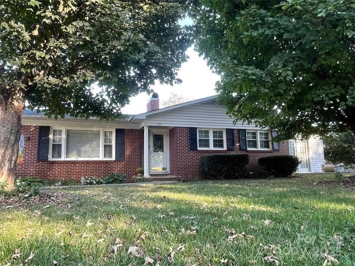 122 Eastview St., Hudson, NC 28638