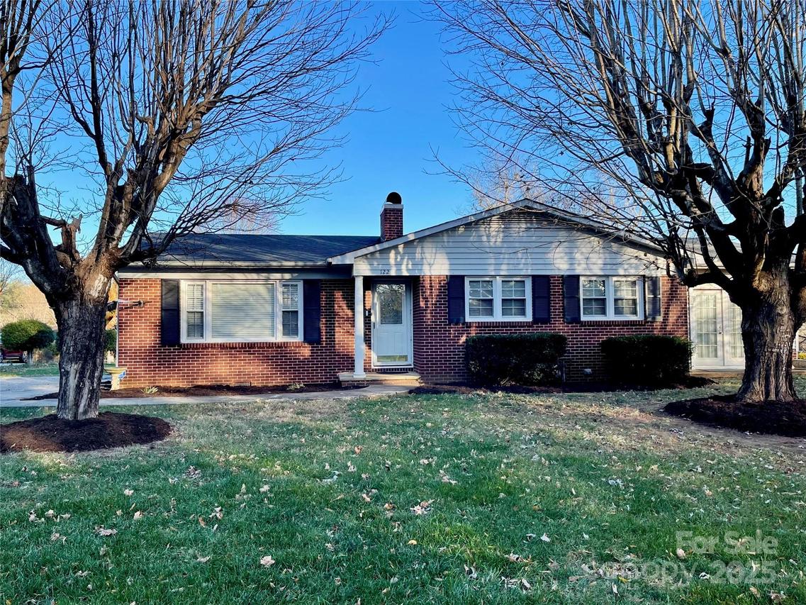 122 Eastview St., Hudson, NC 28638