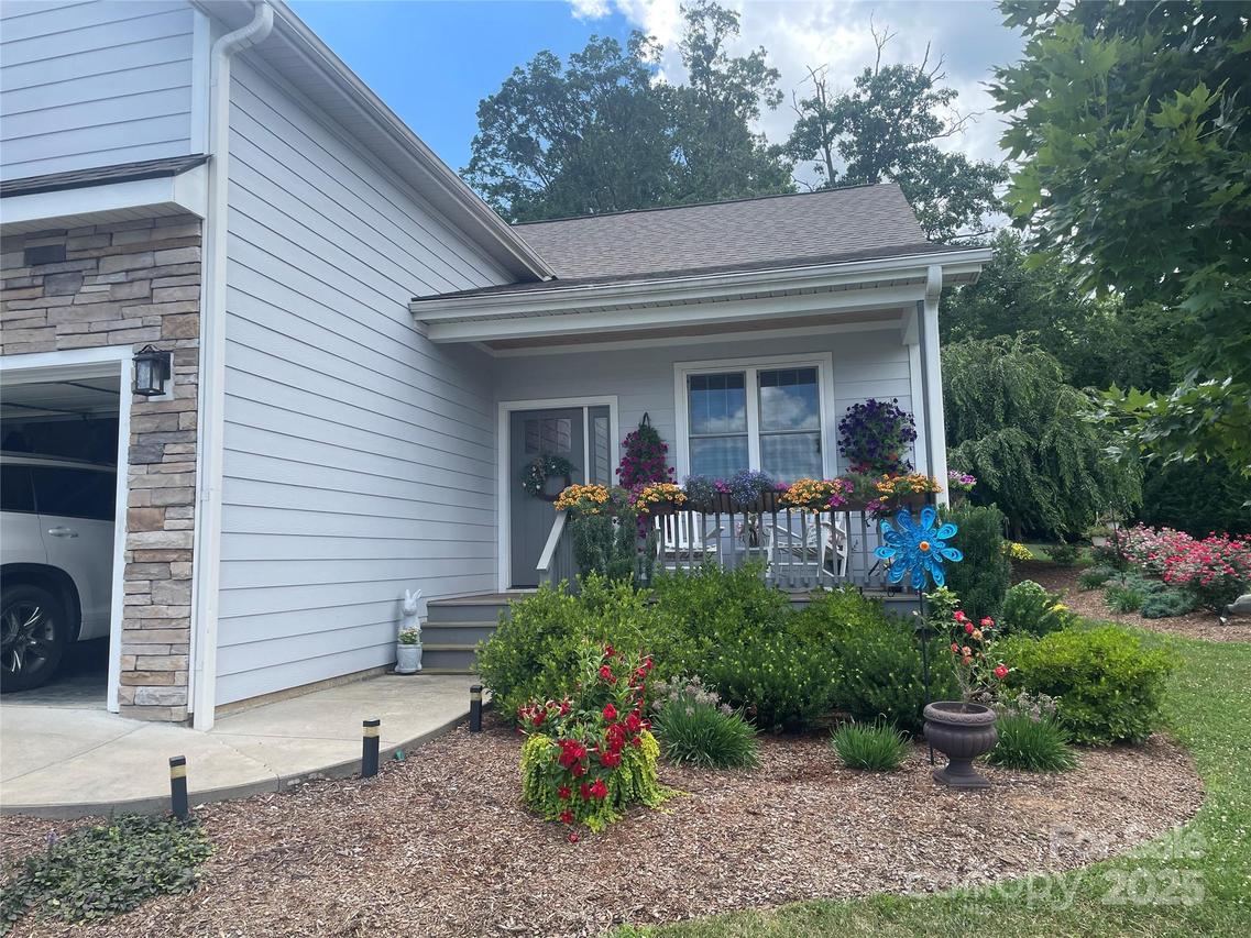 1088 Blacksmith Run Rd., Hendersonville, NC 28792