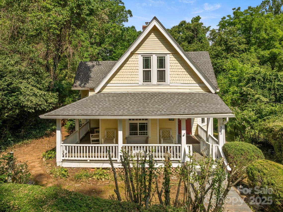 334 Greenville St., Saluda, NC 28773