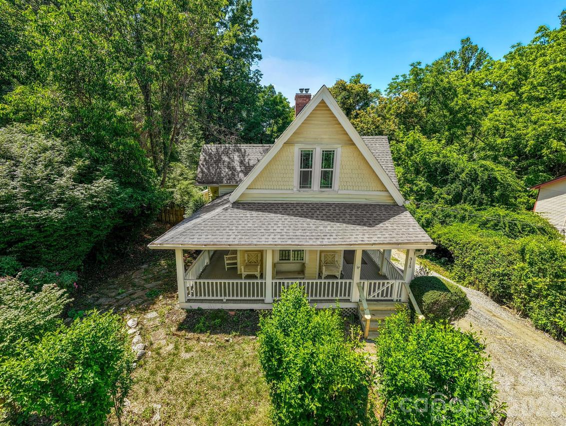 334 Greenville St., Saluda, NC 28773