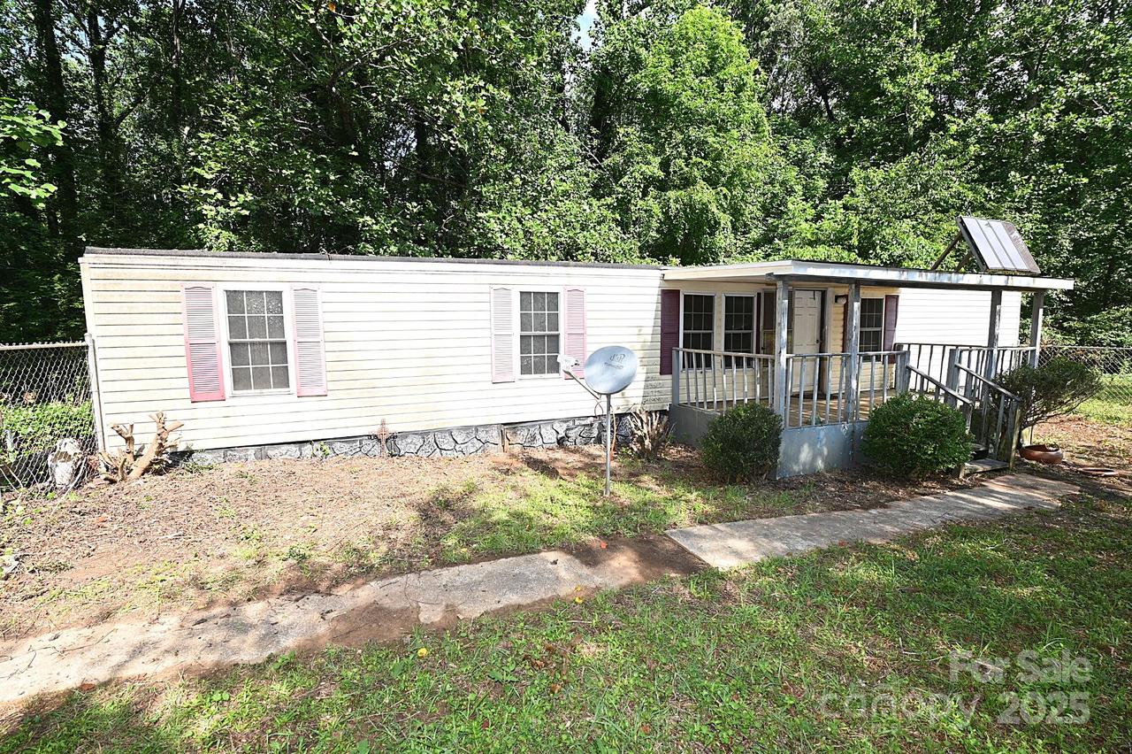 2334 Rainbow Heights Cir., Lenoir, NC 28645