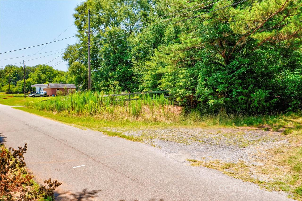 111 Cam Pl., Lawndale, NC 28090