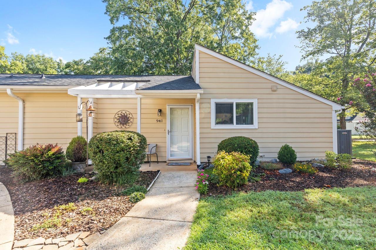 941 Sardis Cove Dr., Charlotte, NC 28270