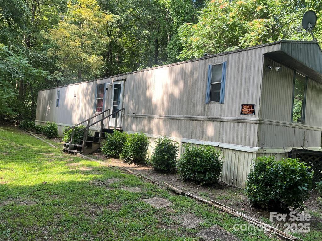424 Sleepy Hollow Ln., Hendersonville, NC 28792