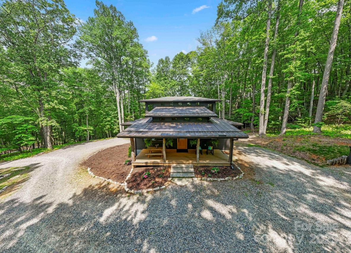 584 Springbrook Ln., Brevard, NC 28712