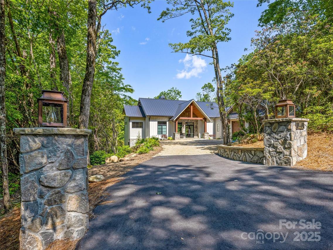 207 Seminole Way, Lake Toxaway, NC 28747