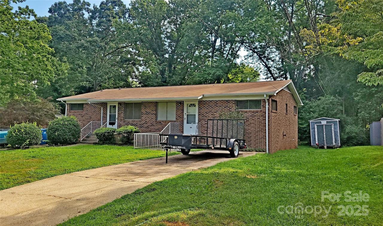 44 17th Avenue Ct., Hickory, NC 28601