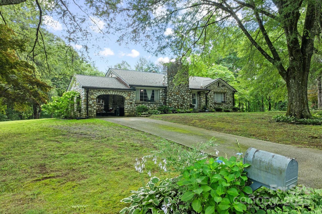 41 Hilton Dr., Brevard, NC 28712