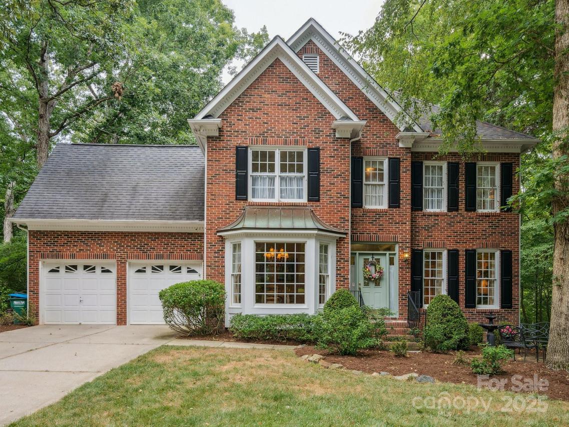 423 Shrewsbury Ln., Matthews, NC 28105