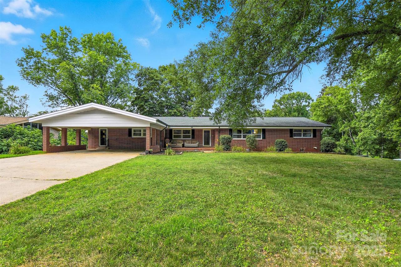 26 33rd Ave., Hickory, NC 28601